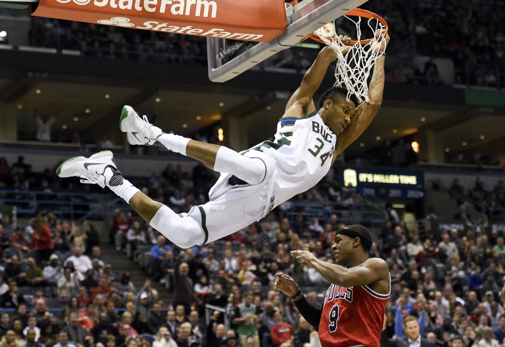 Giannis – từ đứa trẻ bất hạnh đến siêu sao bóng rổ thế giới ảnh 4 Giannis – tu dua tre bat hanh den sieu sao bong ro the gioi anh 4