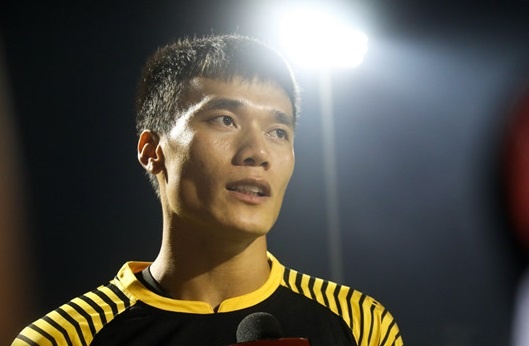 ‘Bui Tien Dung phai dung day de cong hien cho doi tuyen Viet Nam’ hinh anh