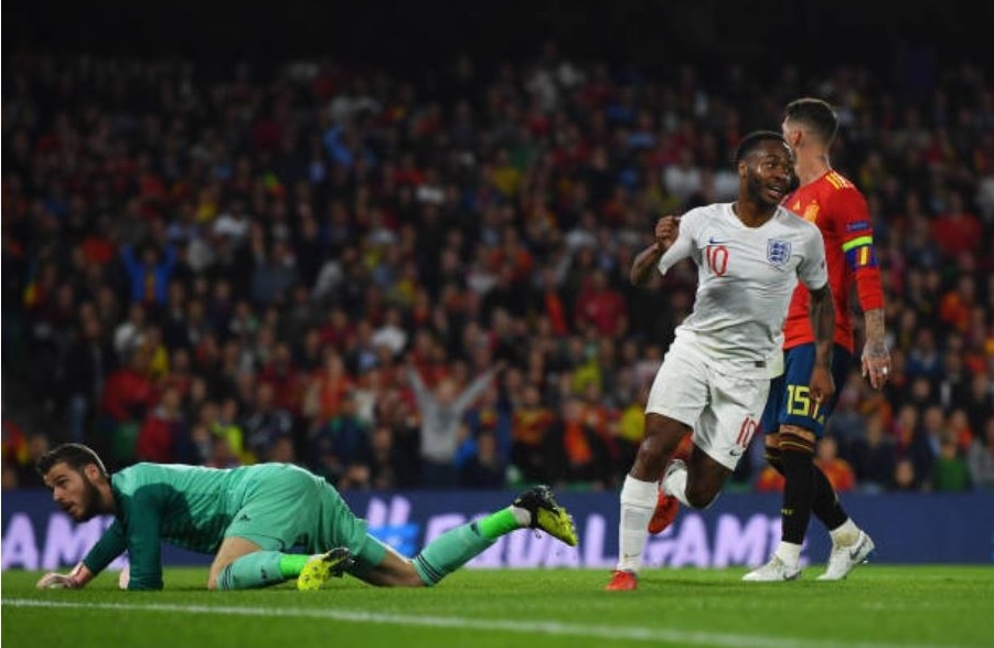 Sterling len dong,  tuyen Anh danh sap phao dai cua Tay Ban Nha anh 6