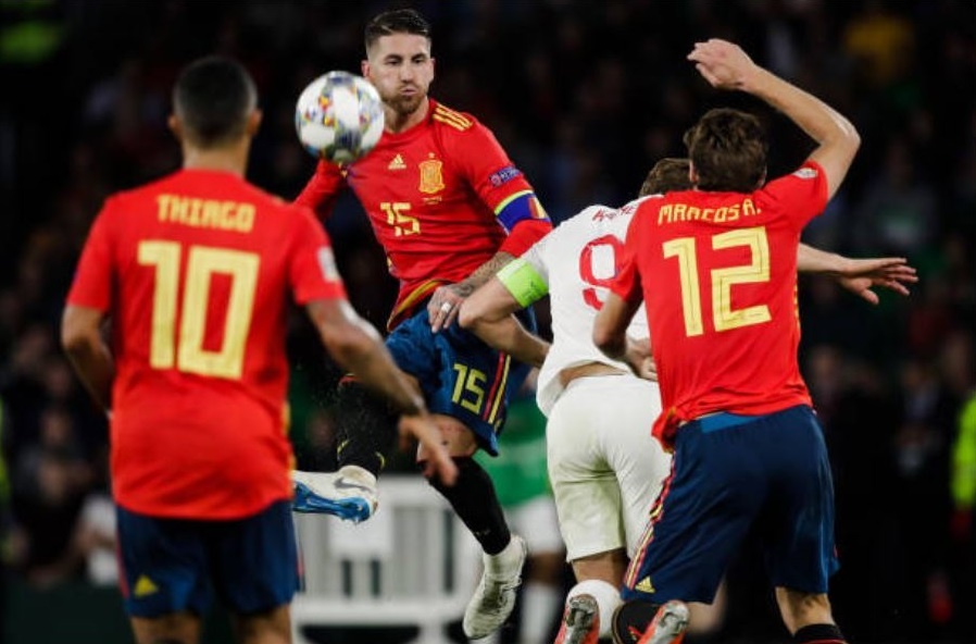 Sterling len dong,  tuyen Anh danh sap phao dai cua Tay Ban Nha anh 8