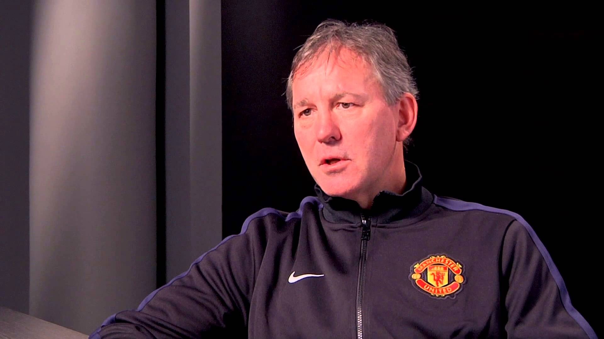 HLV Henry lieu co tranh khoi vet xe do cua Maradona,  Neville? anh 9