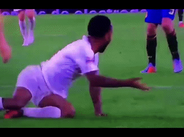 Ramos tung clip to Sterling an va tho thien hinh anh