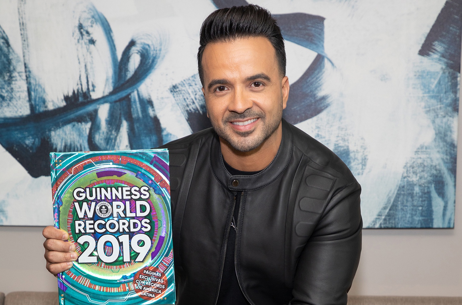 Nho sieu hit 'Despacito', ca si Luis Fonsi lap 7 ky luc the gioi hinh anh