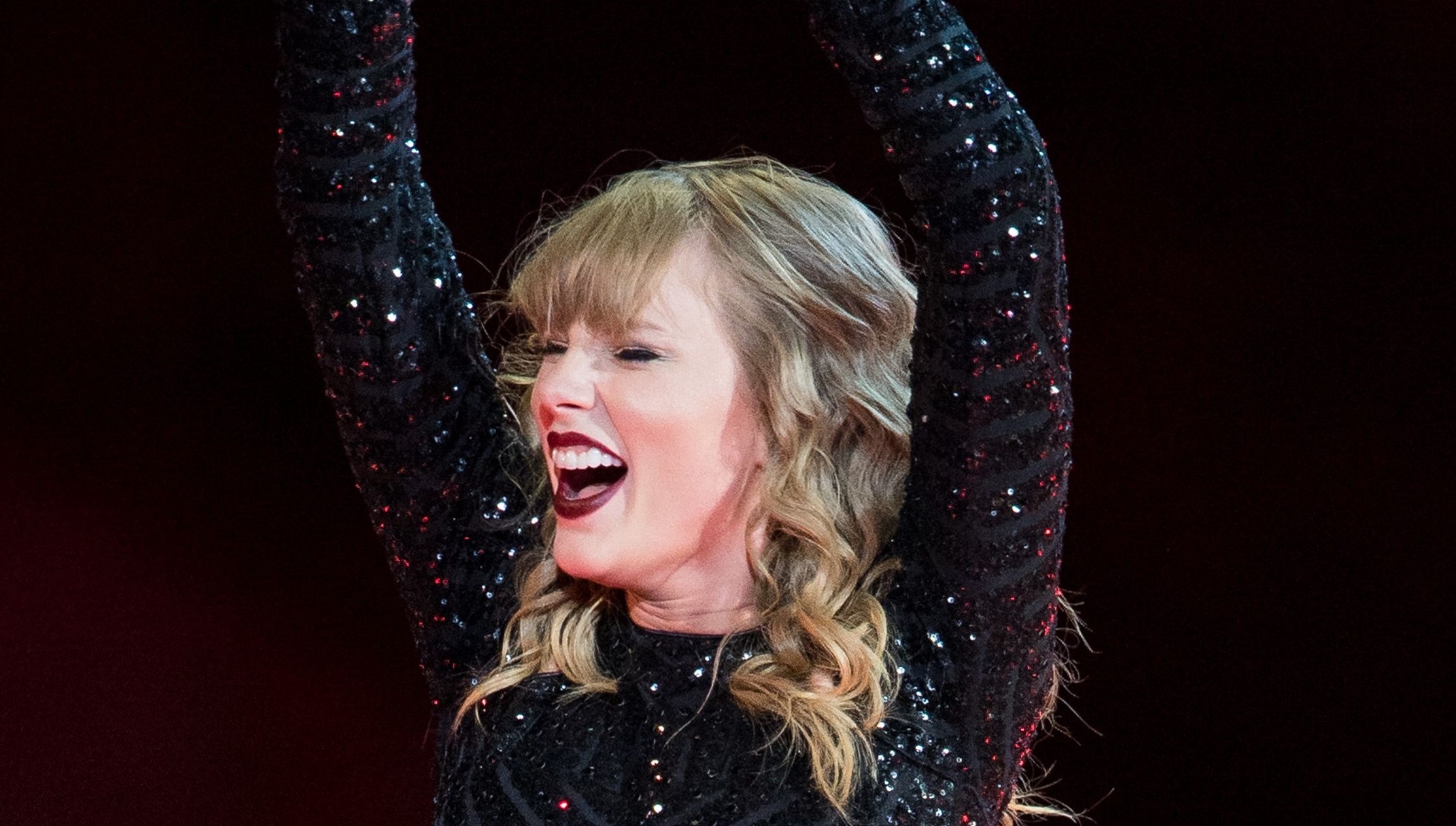 Suc hut, su quyen ru va dang cap ngoi sao cua Taylor Swift hinh anh