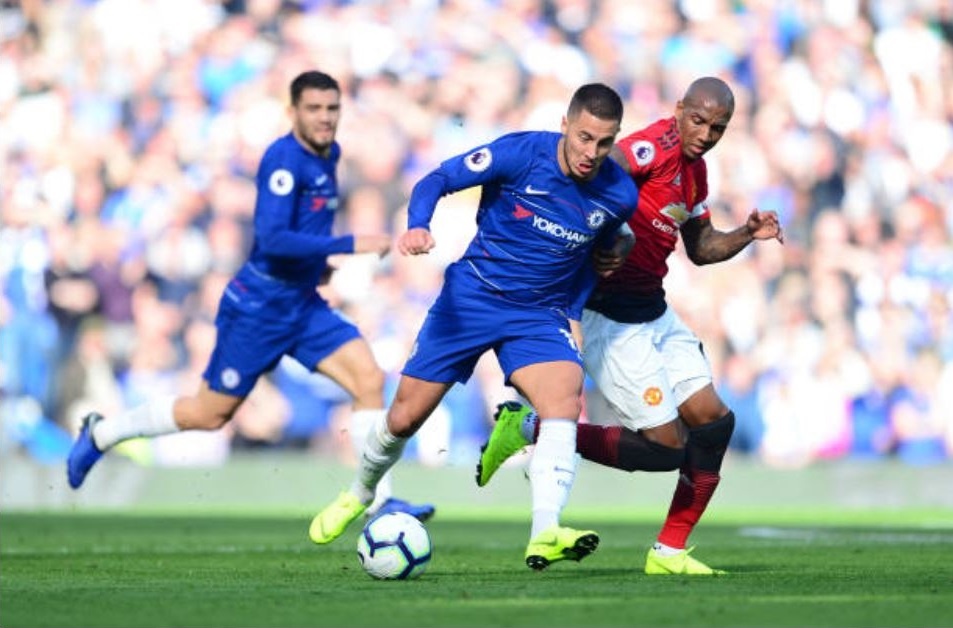 Cham diem tran Chelsea 2-2 MU: Martial,  Pogba ruc sang anh 2