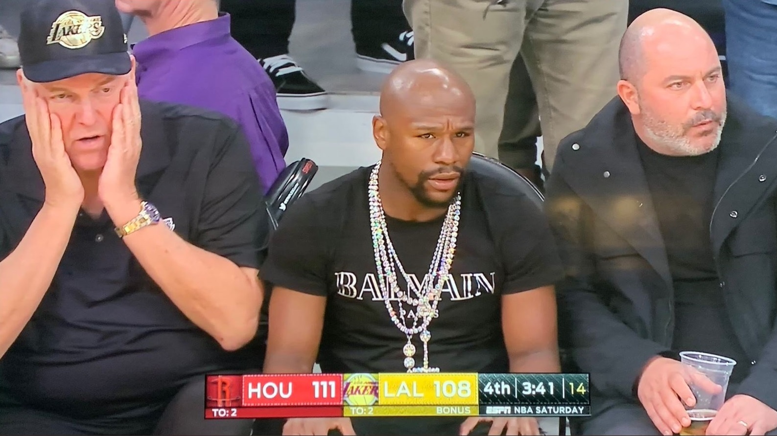Mayweather nhìn cầu thủ bóng rổ đánh nhau tại NBA ảnh 1 Mayweather nhin cau thu bong ro danh nhau tai NBA anh 1