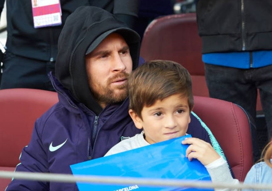 Iniesta xem Barca huy diet Real qua tivi anh 2