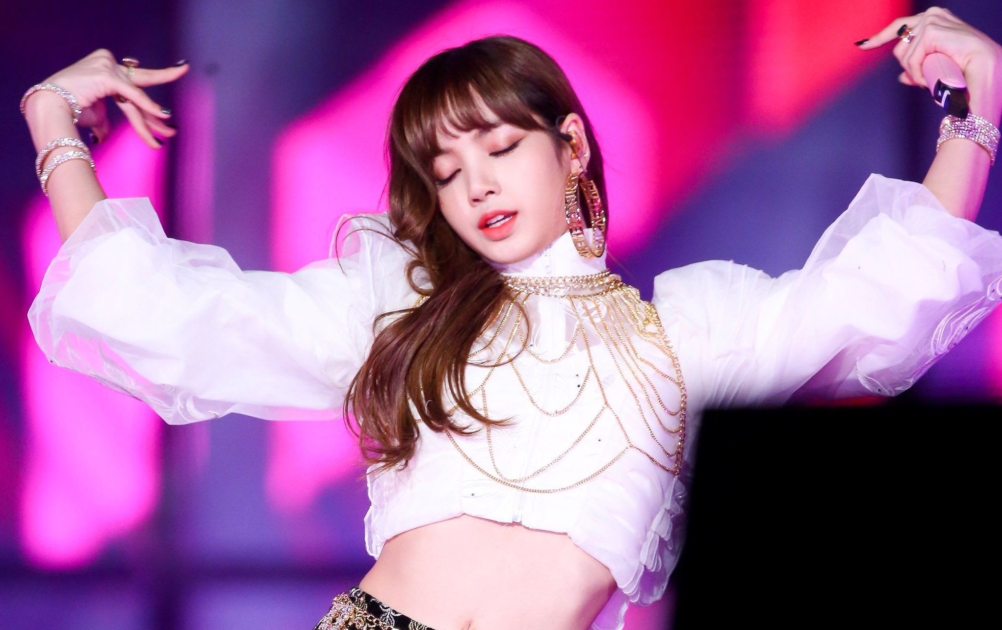 Lisa (BlackPink) – ngoi sao Thai Lan ruc sang giua troi Kpop anh 4