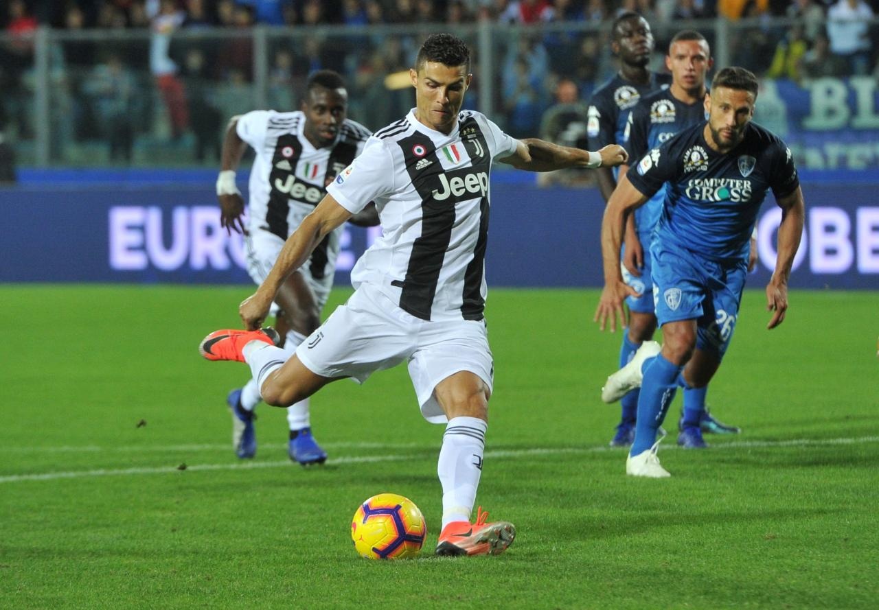 Cristiano Ronaldo hết cơ hội sút phạt ở Juventus ảnh 2 Cristiano Ronaldo het co hoi sut phat o Juventus anh 2