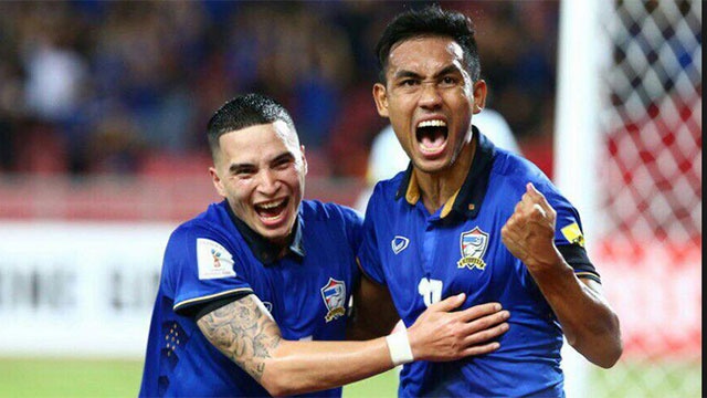 Bong da Thai Lan gap bien dong lon truoc them AFF Cup 2018 hinh anh