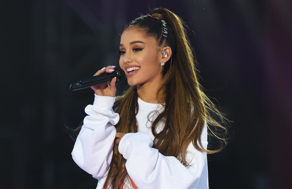 Ariana Grande lật đổ Maroon 5 nhờ ca khúc gọi tên 4 người yêu cũ ảnh 2 Ariana Grande lat do Maroon 5 nho ca khuc goi ten 4 nguoi yeu cu anh 2