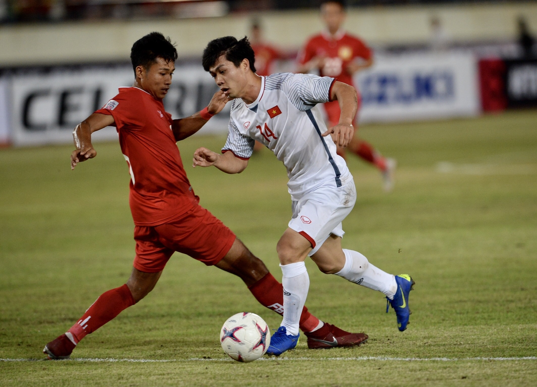 Quang Hai va Cong Phuong duoc trang chu AFF Cup vinh danh anh 1