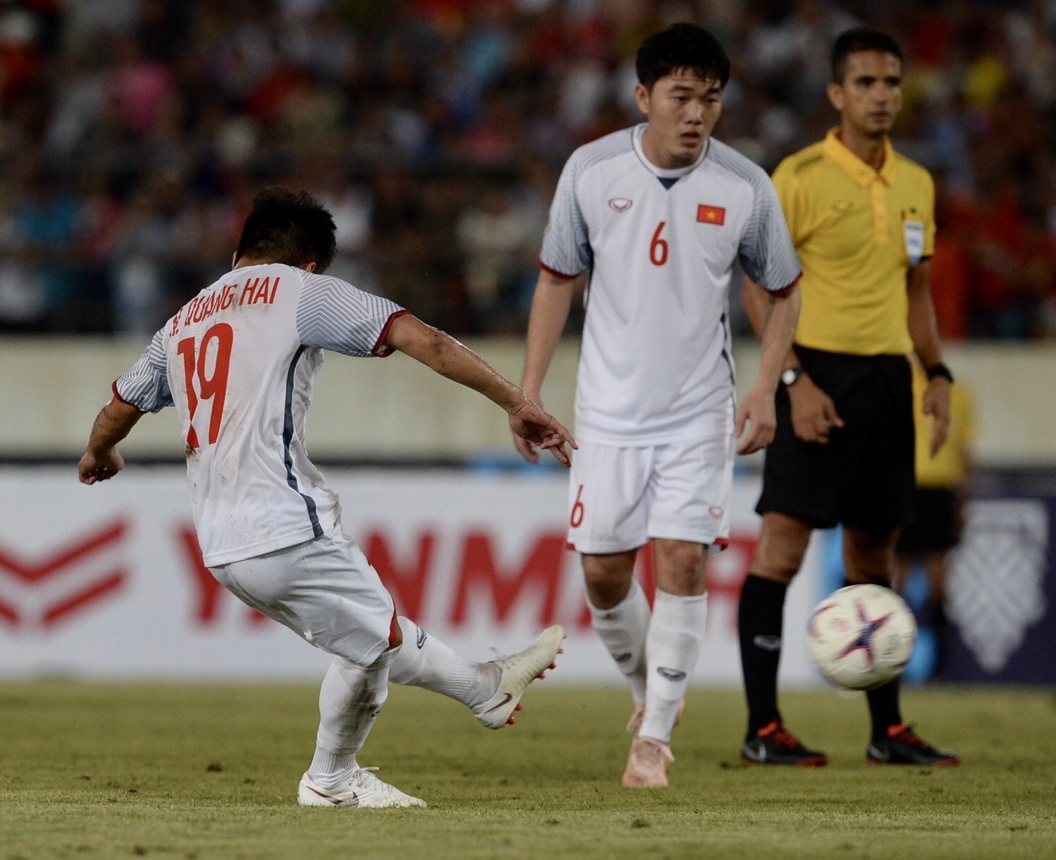 Danh thu Nguyen Hong Son: ‘Quang Hai se dang cao o tran gap Malaysia’ anh 1