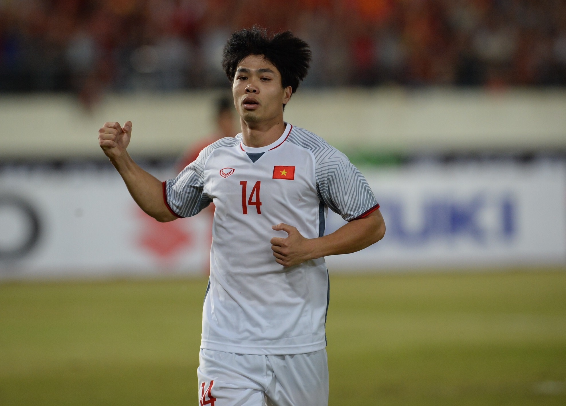 Quang Hai va Cong Phuong duoc trang chu AFF Cup 2018 vinh danh hinh anh