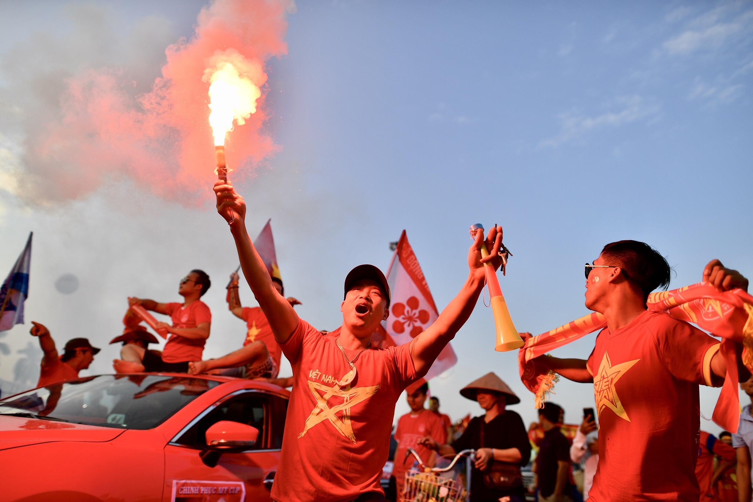 CDV Hai Phong dot phao sang truoc san My Dinh anh 2