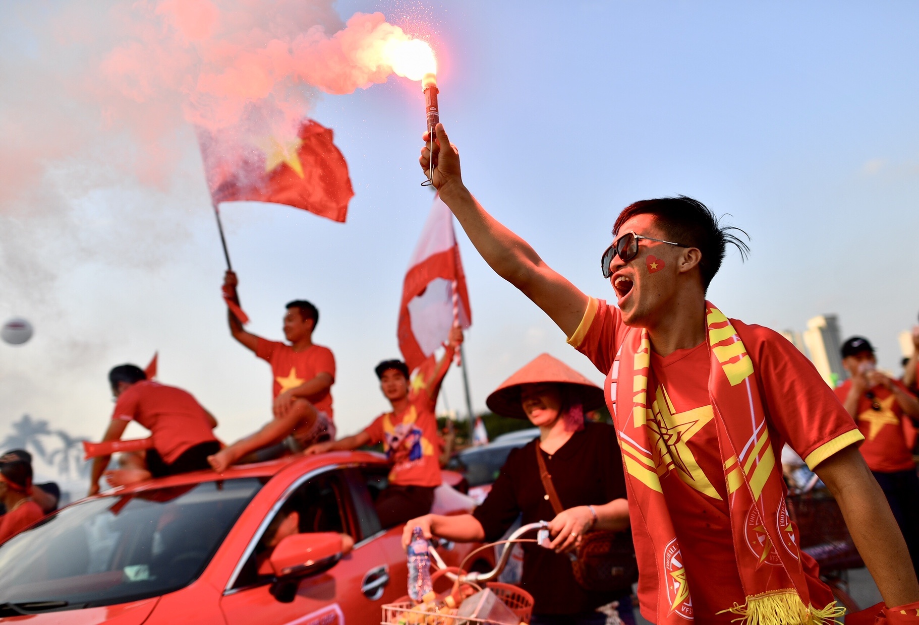 CDV Hai Phong dot phao sang truoc san My Dinh anh 3