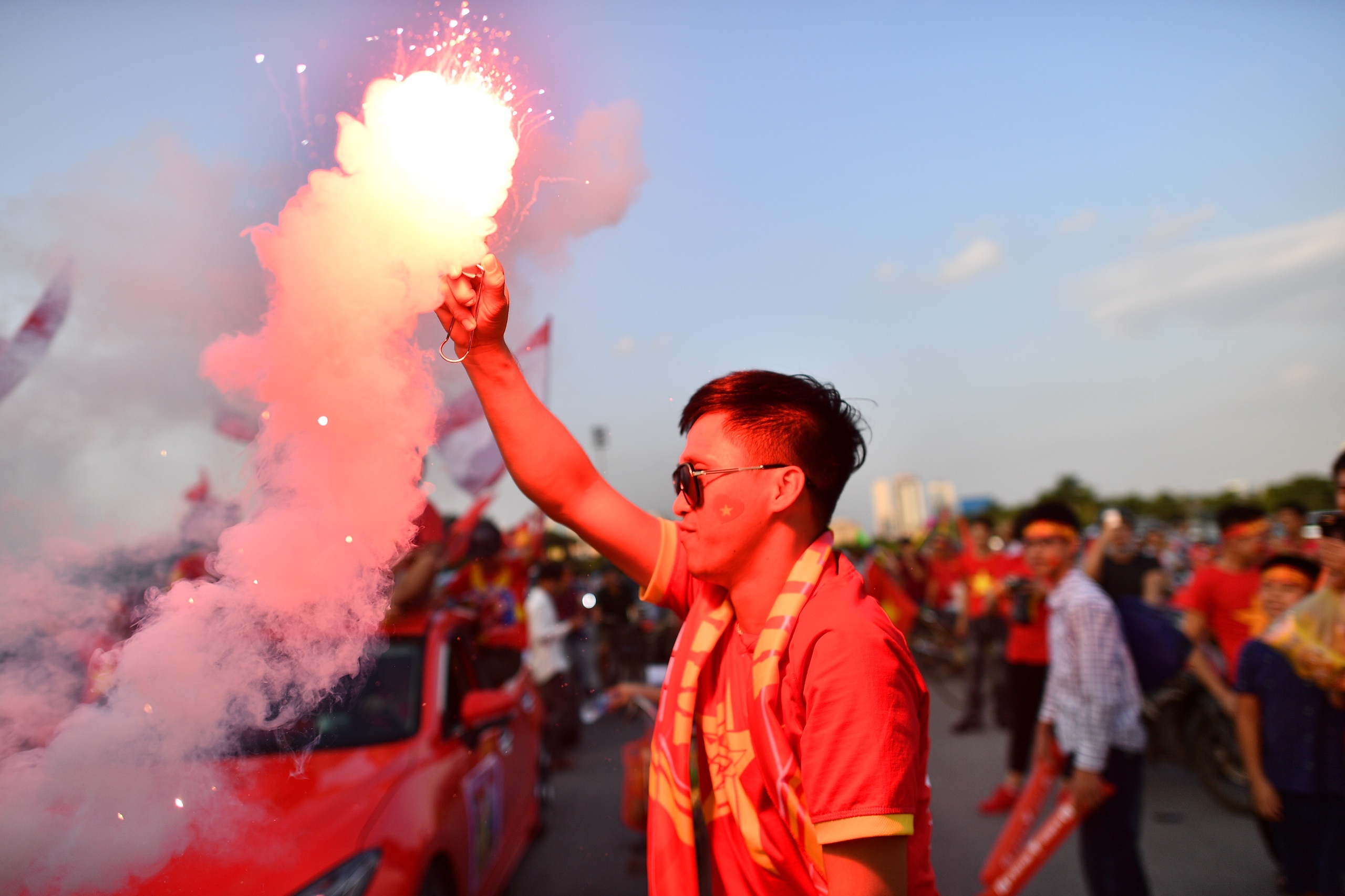 CDV Hai Phong dot phao sang truoc san My Dinh anh 4