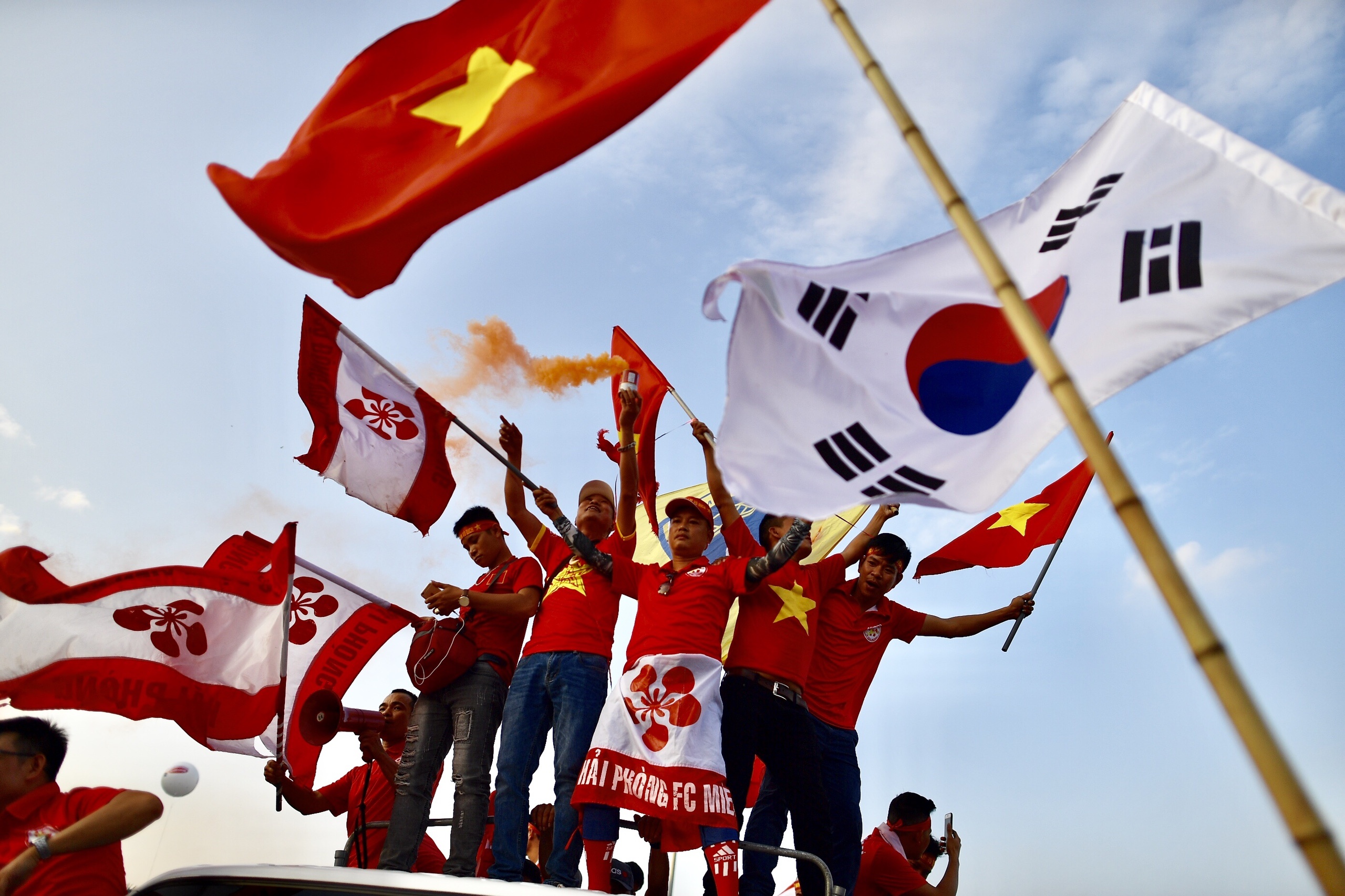 CDV Hai Phong dot phao sang truoc san My Dinh anh 6