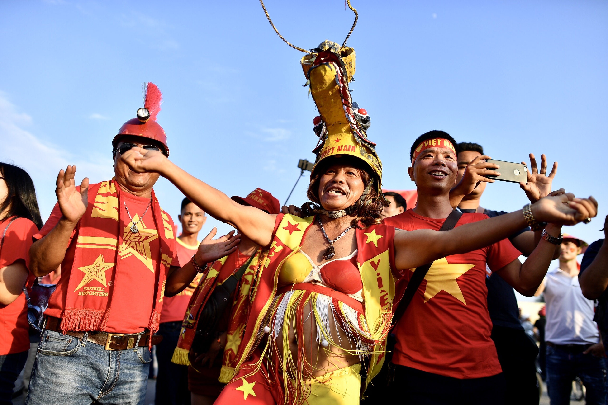 CDV Hai Phong dot phao sang truoc san My Dinh anh 9