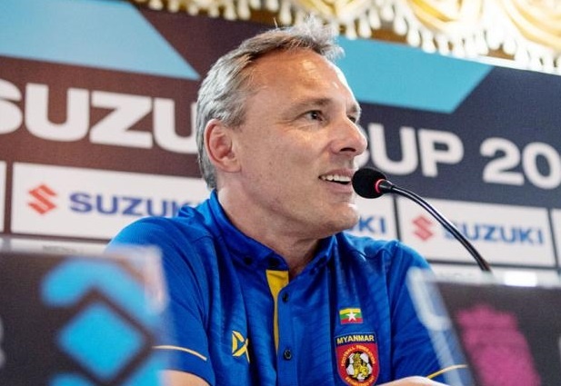 HLV Myanmar bi CDV Viet Nam cong kich sau man chi trich thay Park hinh anh