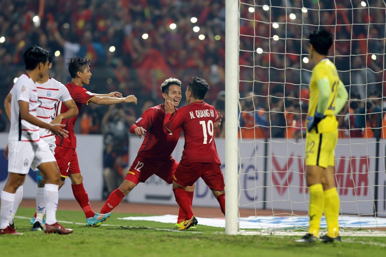 Khoanh khac Tien Linh,  Quang Hai an mung ban thang vao luoi Campuchia anh 4