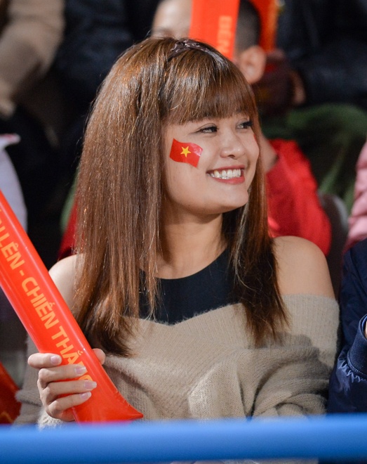 Dan hot girl tiep lua cho thay tro HLV Park Hang-seo tai san Hang Day anh 7