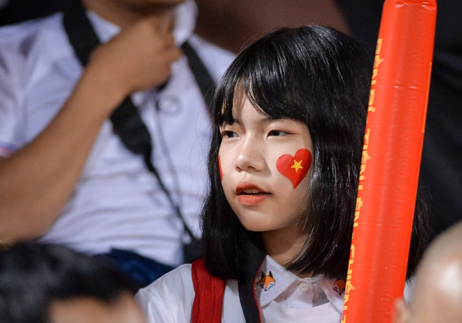 Dan hot girl tiep lua cho thay tro HLV Park Hang-seo tai san Hang Day anh 9