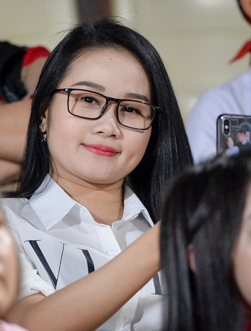 Dan hot girl tiep lua cho thay tro HLV Park Hang-seo tai san Hang Day anh 8