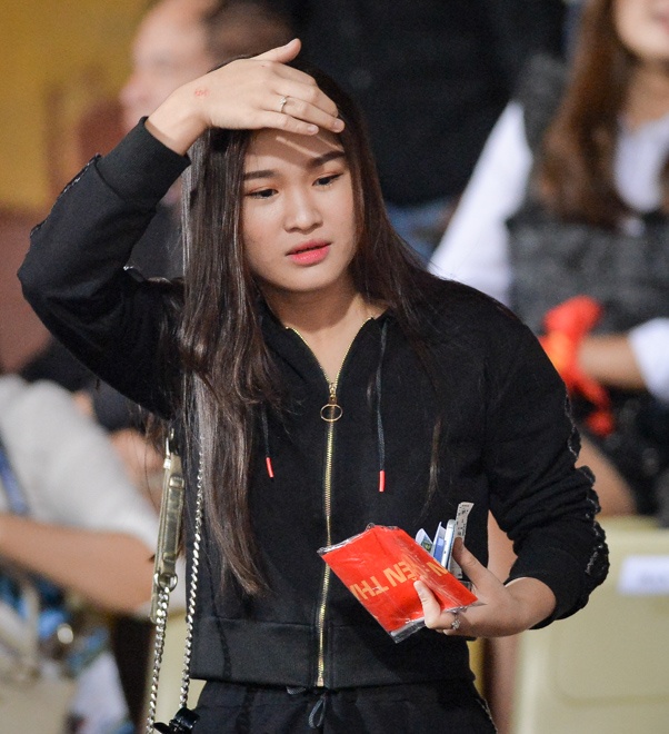 Dan hot girl tiep lua cho thay tro HLV Park Hang-seo tai san Hang Day anh 6