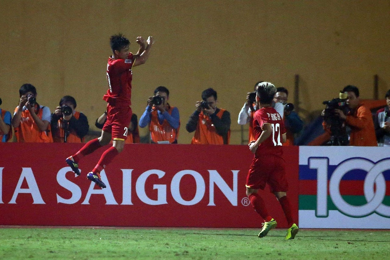 Khoanh khac Tien Linh,  Quang Hai an mung ban thang vao luoi Campuchia anh 7