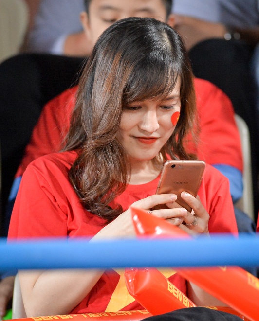 Dan hot girl tiep lua cho thay tro HLV Park Hang-seo tai san Hang Day anh 3