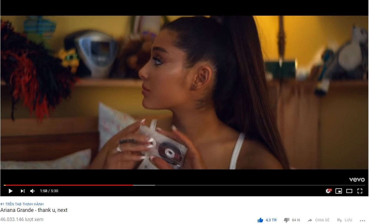 Grande danh bai BTS,  so huu MV co luot xem ky luc trong 24 tieng anh 1