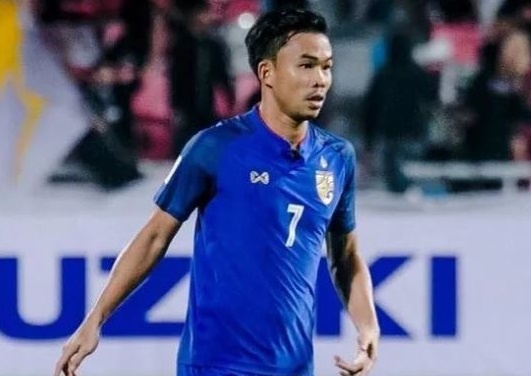 Tuyen thu Thai Lan om me bat khoc sau khi bi loai khoi AFF Cup hinh anh