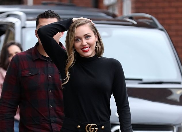 Miley Cyrus bán nude để quảng bá sản phẩm ảnh 2 Miley Cyrus ban nude de quang ba san pham anh 2