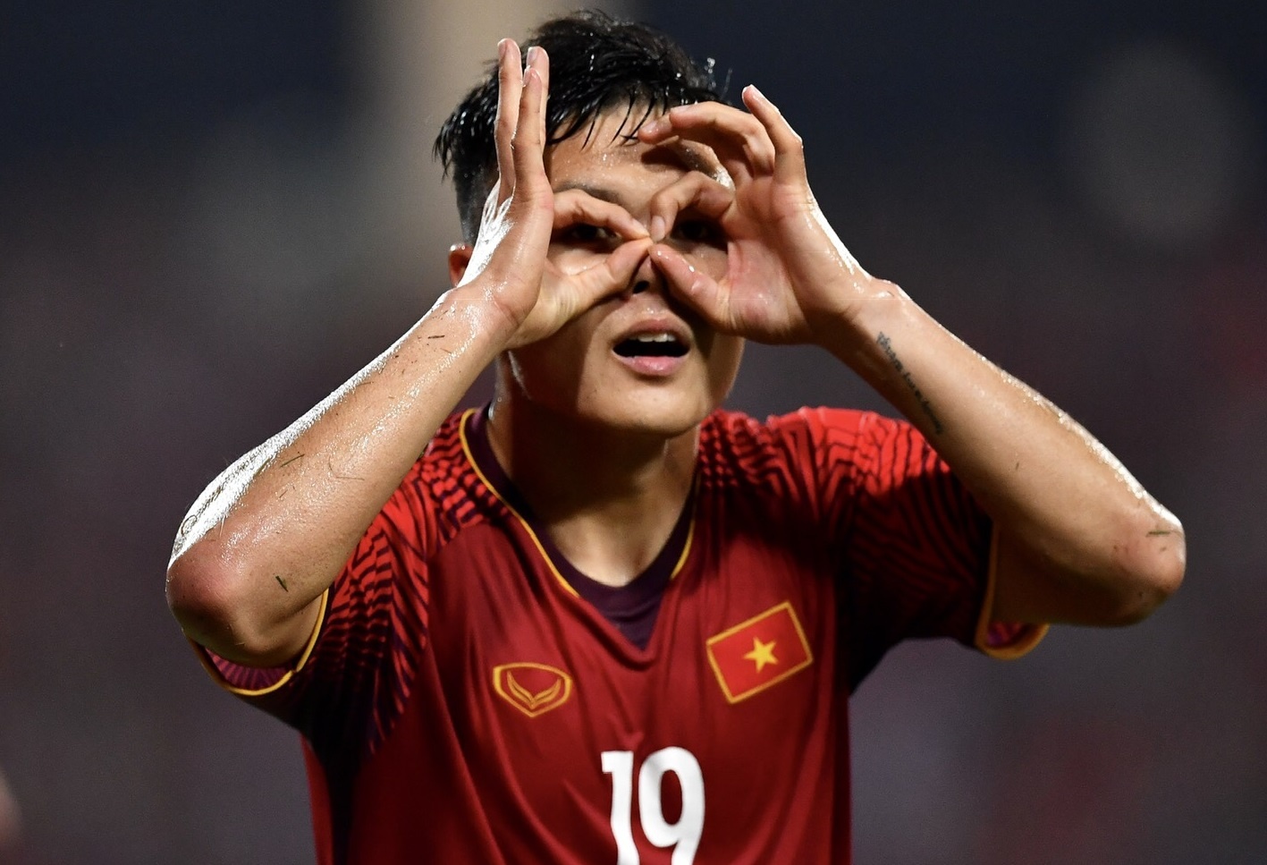 Quang Hai va Van Hau tranh giai cau thu hay nhat vong ban ket hinh anh