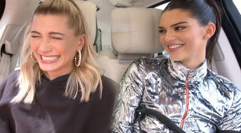 Kendall Jenner va vo Justin Bieber vua hat vua nhun nhay trong xe hoi hinh anh