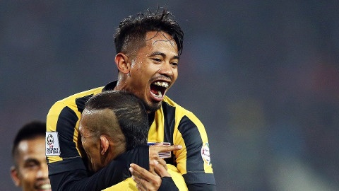 Safiq Rahim: 'Choi nhu tran Thai Lan, Malaysia se ha guc Viet Nam' hinh anh