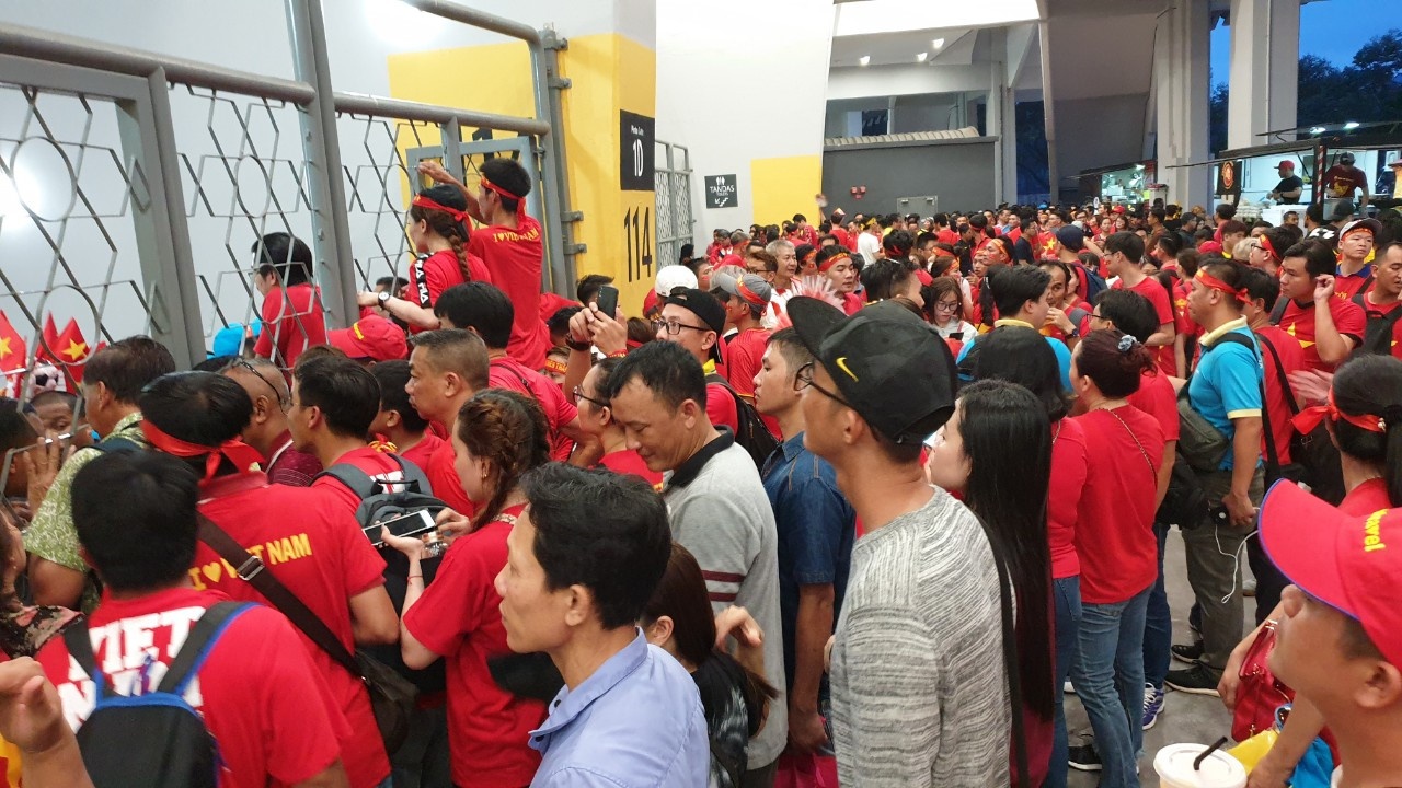 Báo Malaysia đòi lại công bằng cho CĐV Việt Nam ảnh 1 Bao Malaysia doi lai cong bang cho CDV Viet Nam anh 1