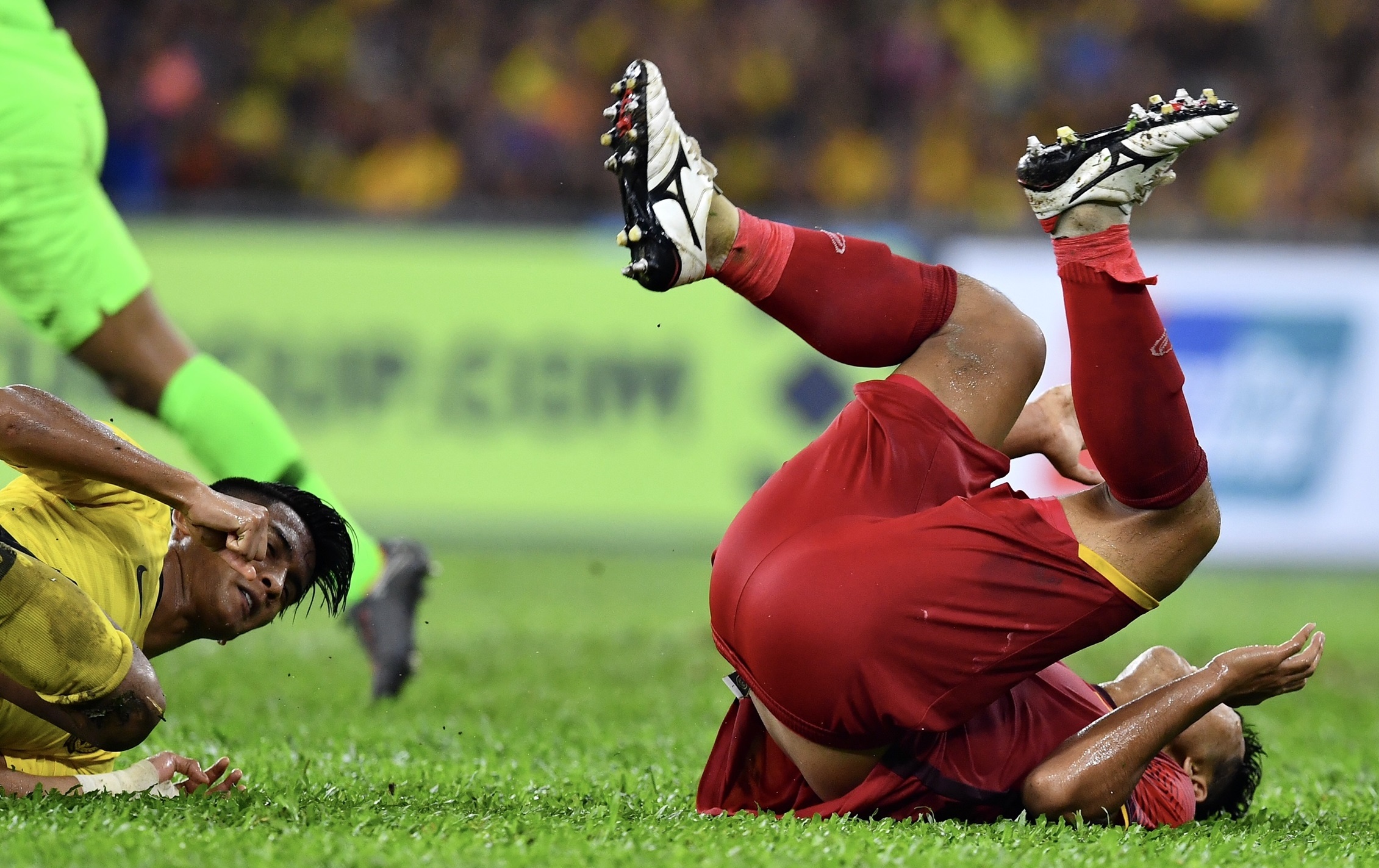 Báo Malaysia tố cầu thủ Việt Nam chơi bạo lực ở Bukit Jalil ảnh 2 Bao Malaysia to cau thu Viet Nam choi bao luc o Bukit Jalil anh 2