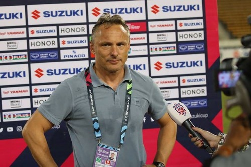 HLV tung chi trich thay Park mat viec o doi tuyen Myanmar hinh anh