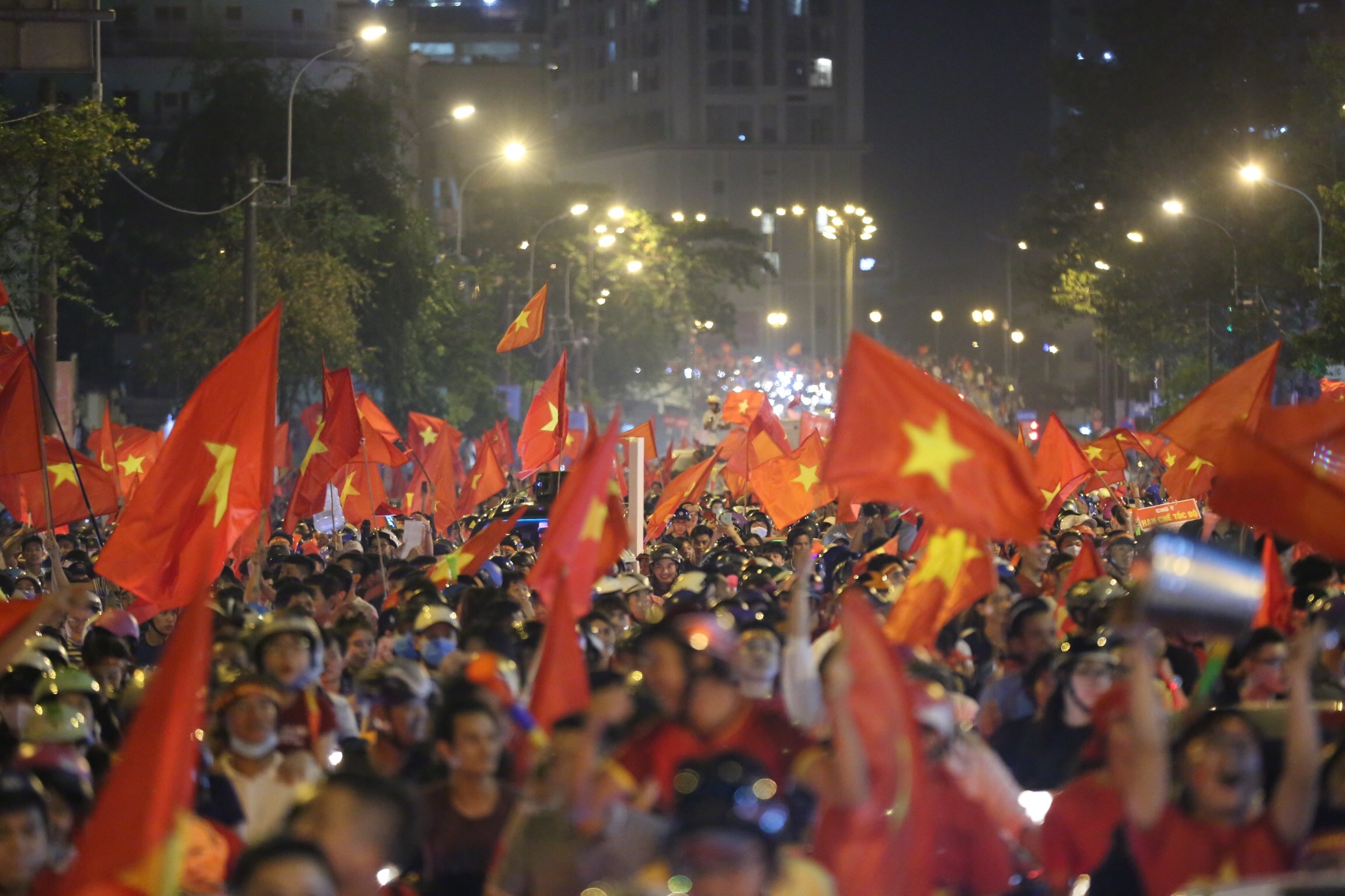 BLV Quang Huy: ‘Vô địch rồi! ăn mừng thôi các bạn ơi’ ảnh 2 BLV Quang Huy: ‘Vo dich roi! an mung thoi cac ban oi’ anh 2