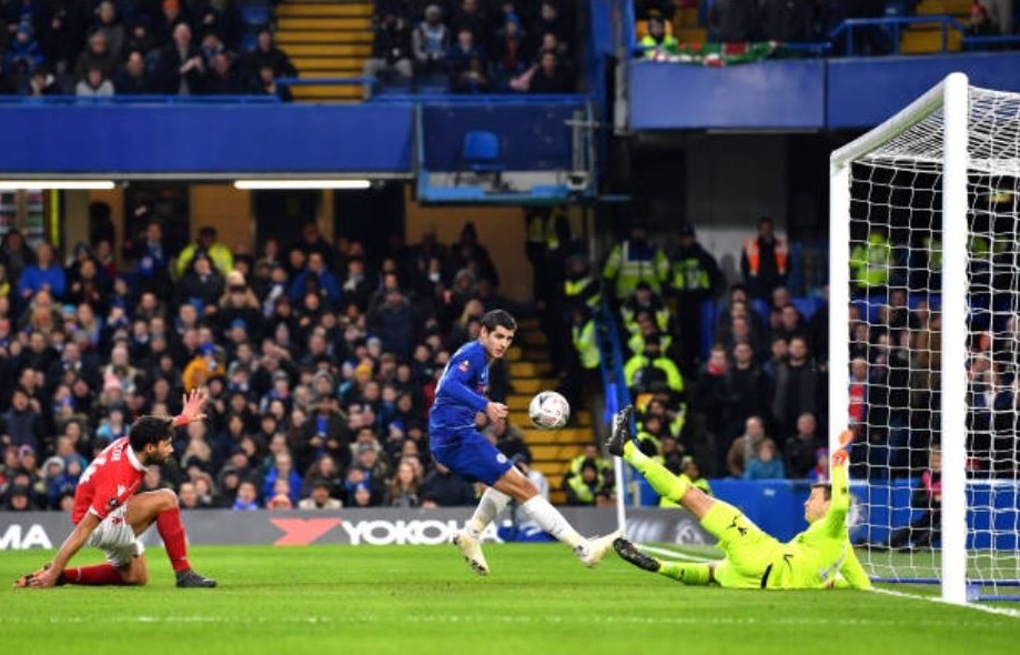 Morata bi che gieu vi pha bo lo khong tuong o cu ly 2 m anh 2