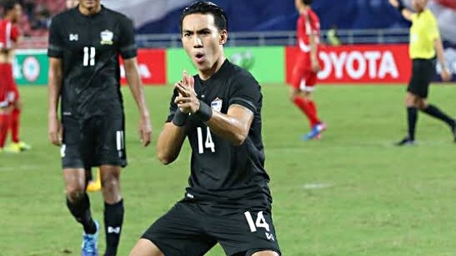 Cuu tuyen thu Thai Lan: 'HLV Rajevac la nguoi co loi lon nhat' hinh anh