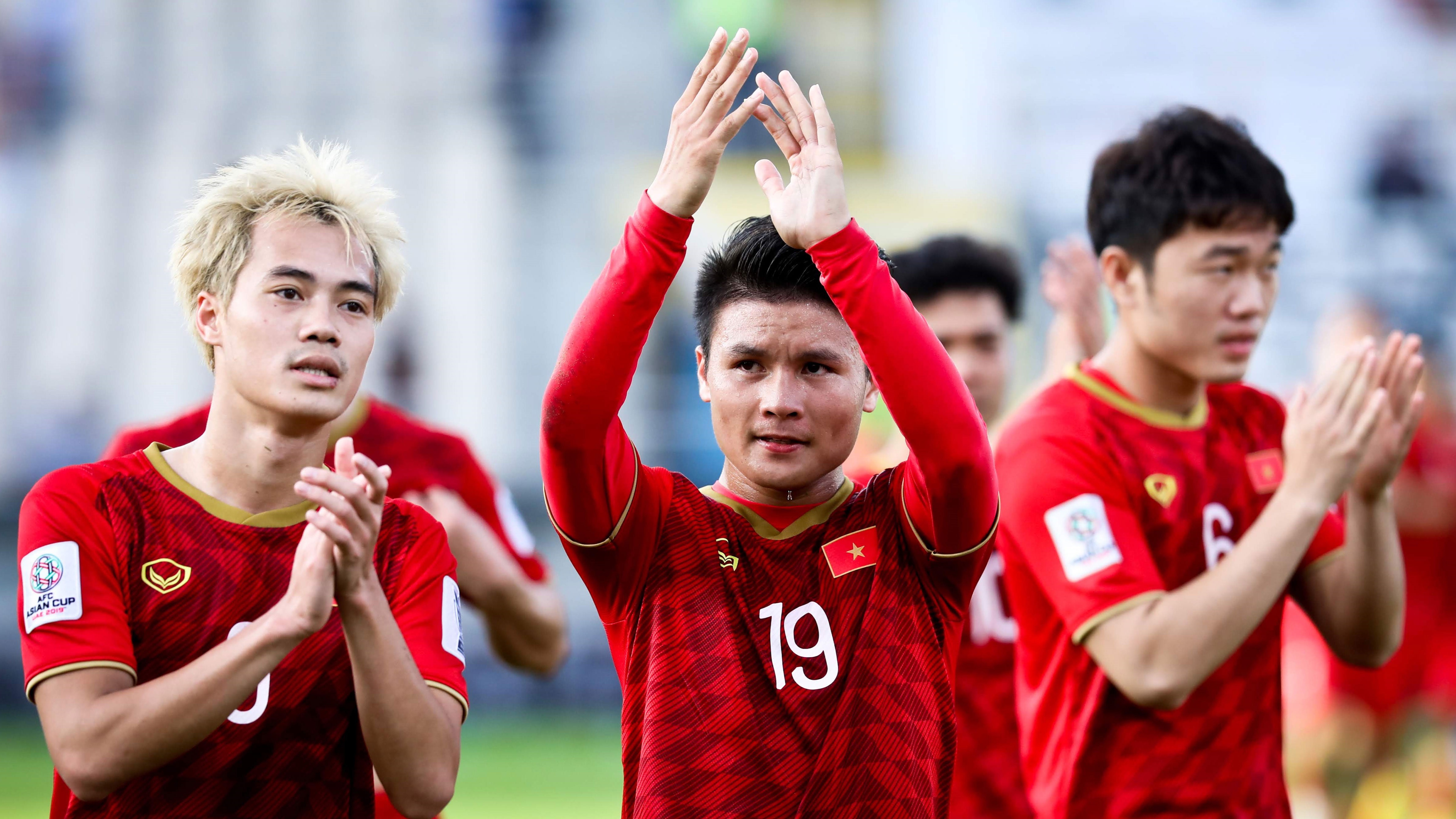 BLV Quang Huy: ‘Tuyen Viet Nam rong cua vao vong 1/8 Asian Cup’ hinh anh