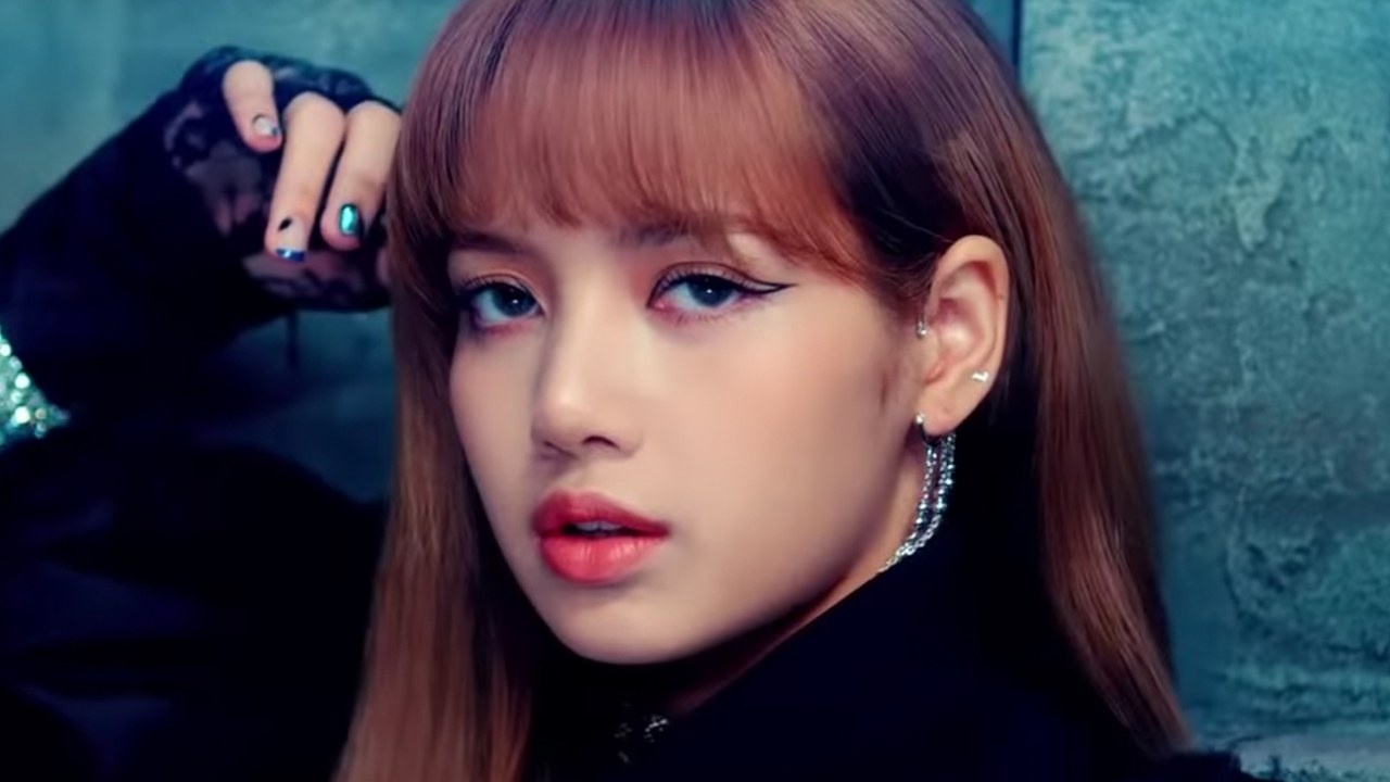Lisa (Black Pink) va cau chuyen idol ngoai quoc bi ky thi o Kpop hinh anh