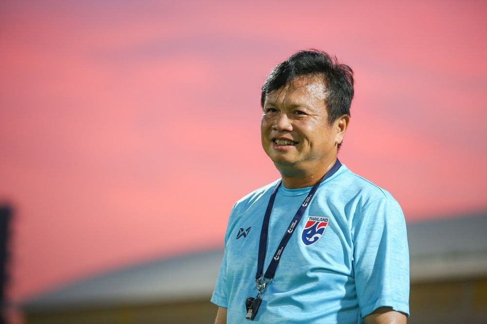 HLV tam quyen Sirisak dung truoc co hoi dan dat Thai Lan sau Asian Cup hinh anh