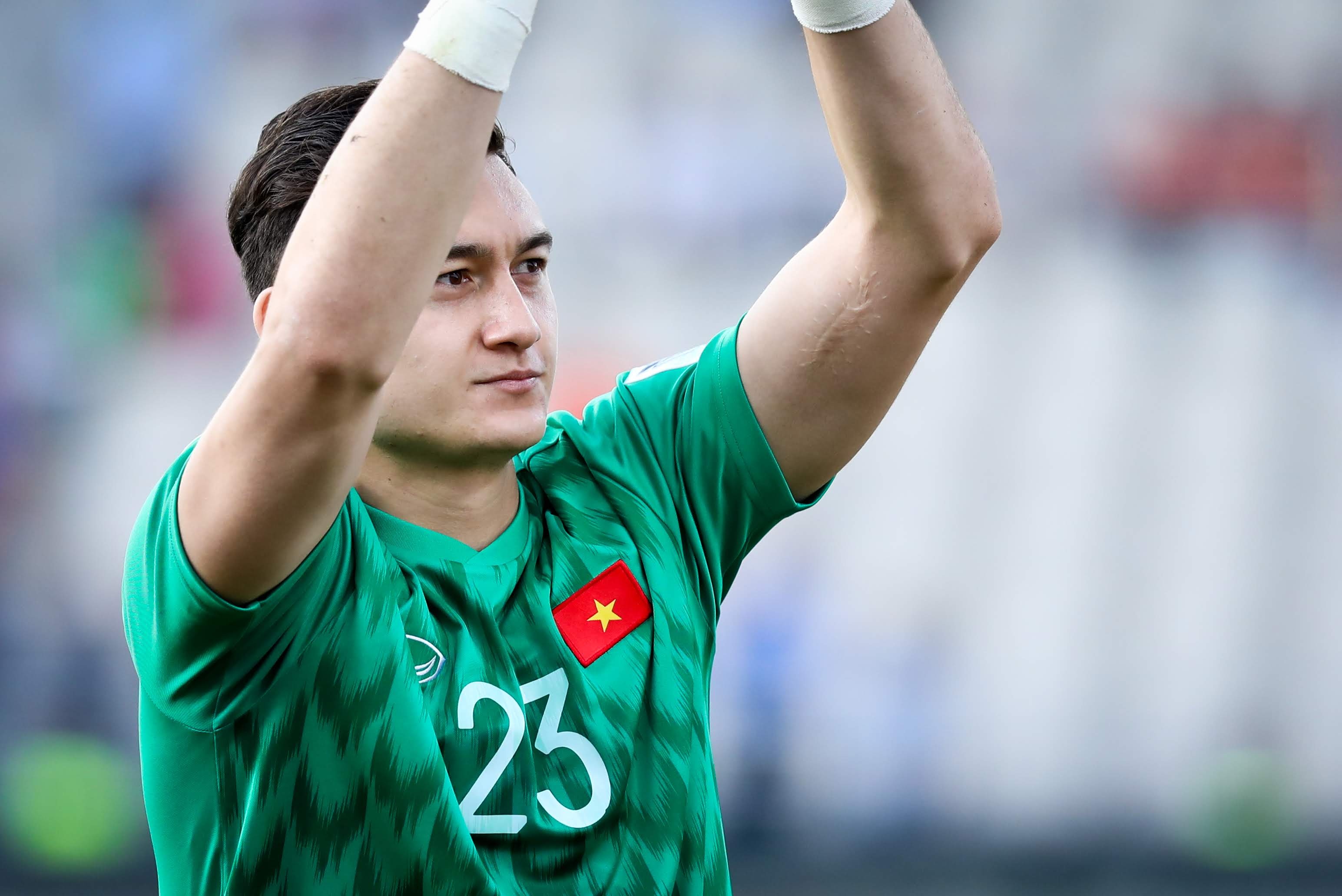 Dang Van Lam vuot qua sai lam de tro thanh nguoi hung truoc Jordan hinh anh