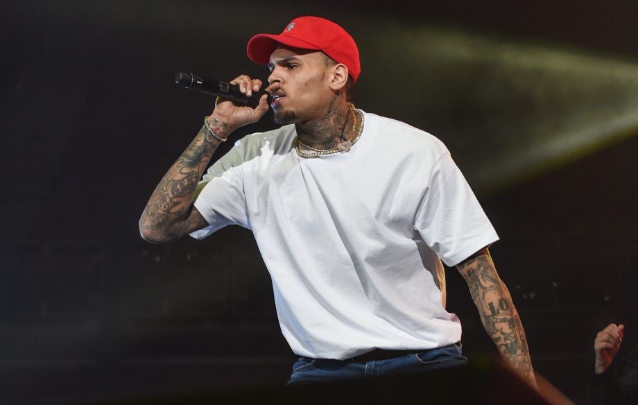 Rapper Chris Brown bi bat vi nghi an cuong hiep phu nu tai Paris anh 2