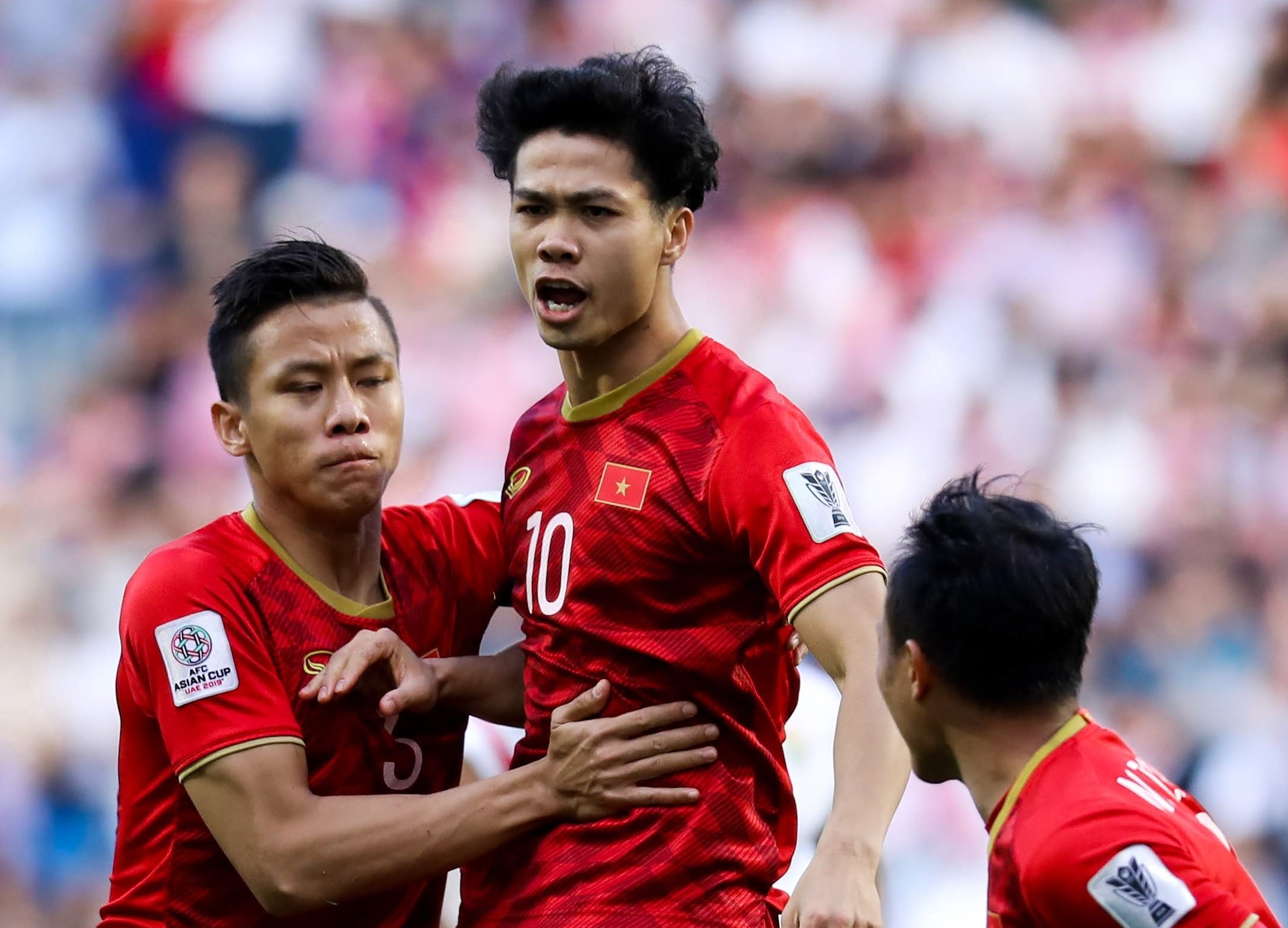 Co dong vien chon ban thang cua Cong Phuong dep nhat vong 1/8 hinh anh