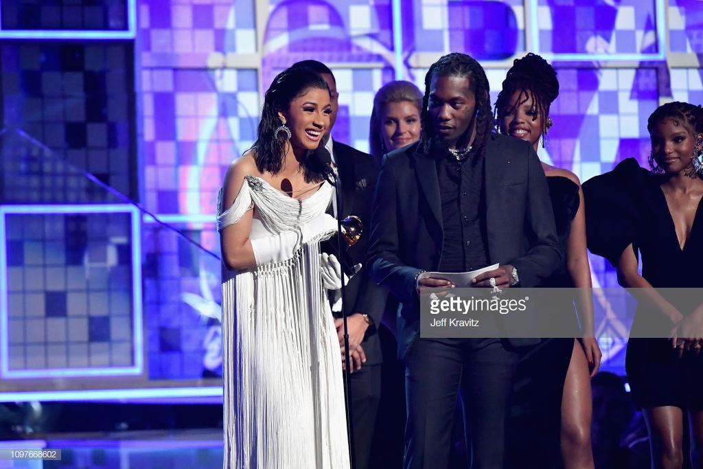 Cardi B lần đầu đoạt Grammy đầu tiên ảnh 2 Cardi B lan dau doat Grammy dau tien anh 2